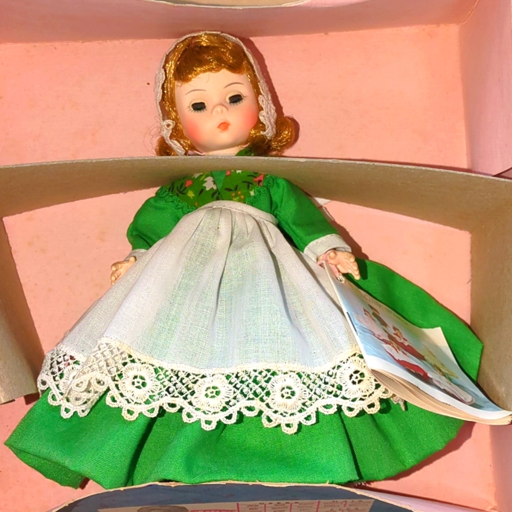 Madame Alexander 578 Ireland 8" red hair green eyes very good condition